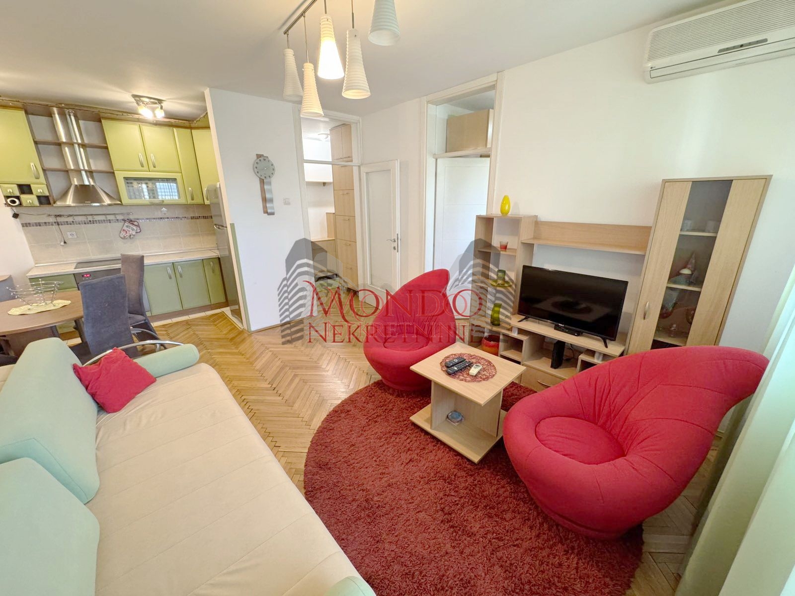 Jednoiposoban stan u novoj zgradi preko puta Pravnog fakulteta