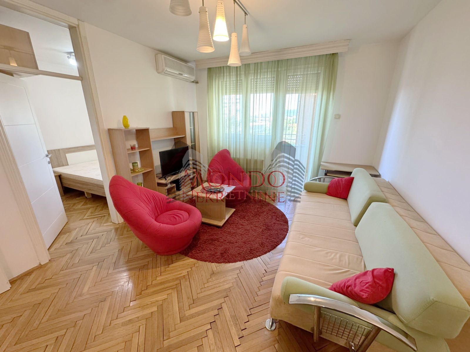 Jednoiposoban stan u novoj zgradi preko puta Pravnog fakulteta