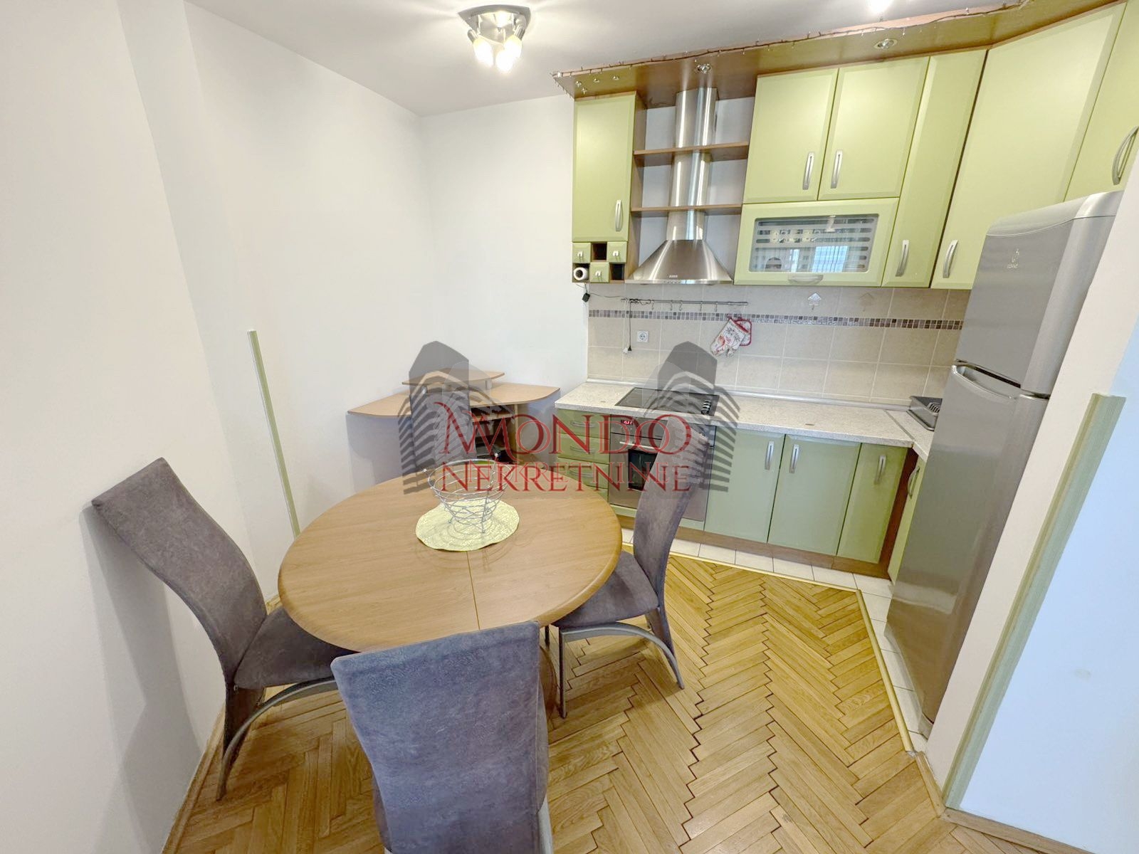 Jednoiposoban stan u novoj zgradi preko puta Pravnog fakulteta