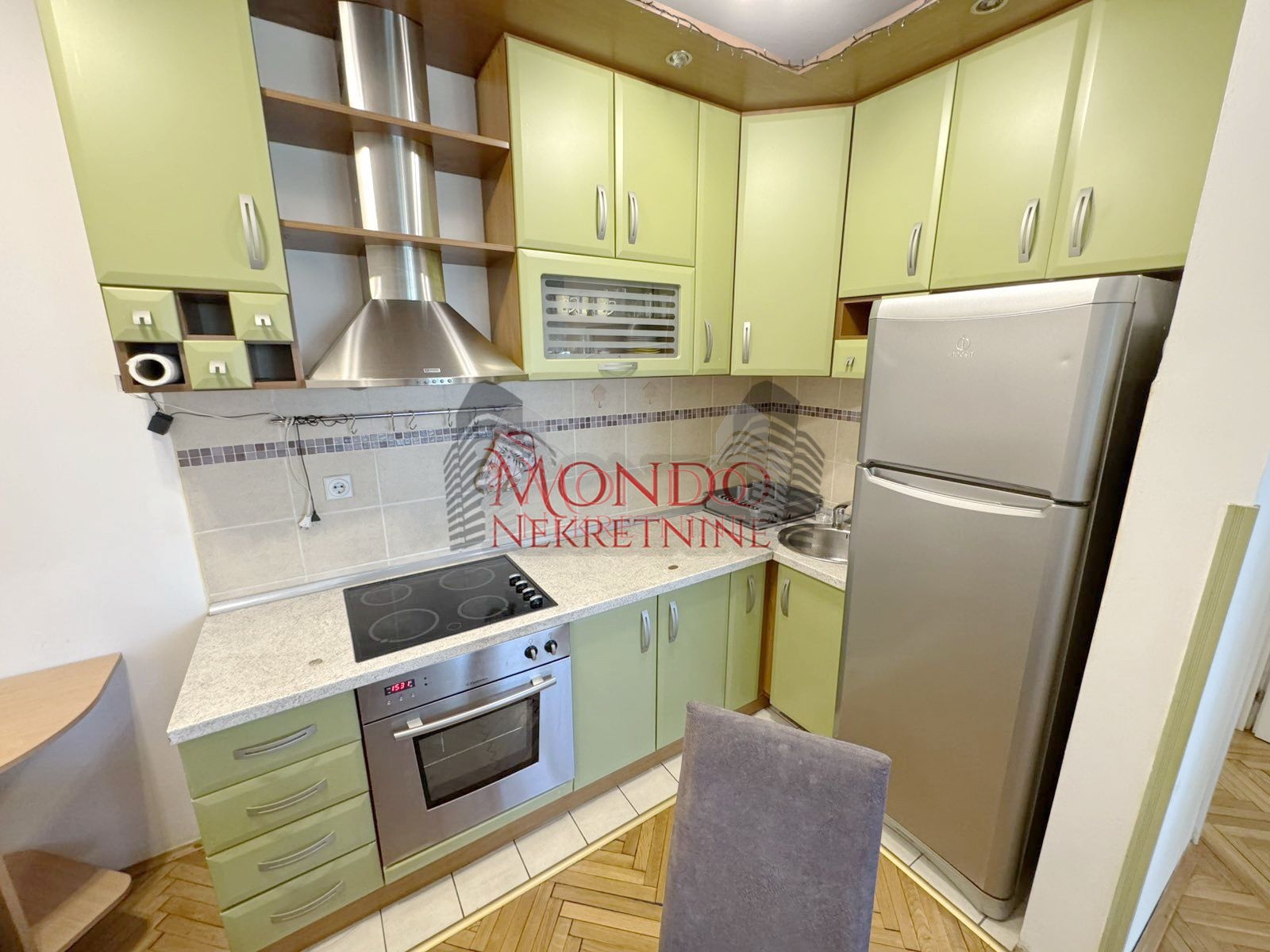 Jednoiposoban stan u novoj zgradi preko puta Pravnog fakulteta