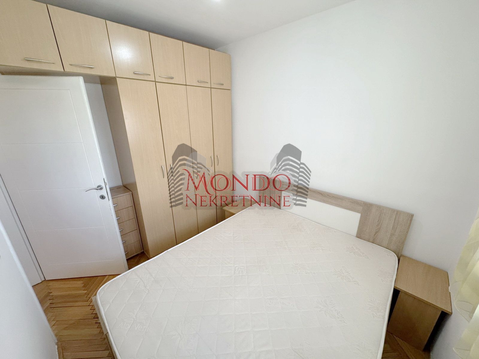 Jednoiposoban stan u novoj zgradi preko puta Pravnog fakulteta