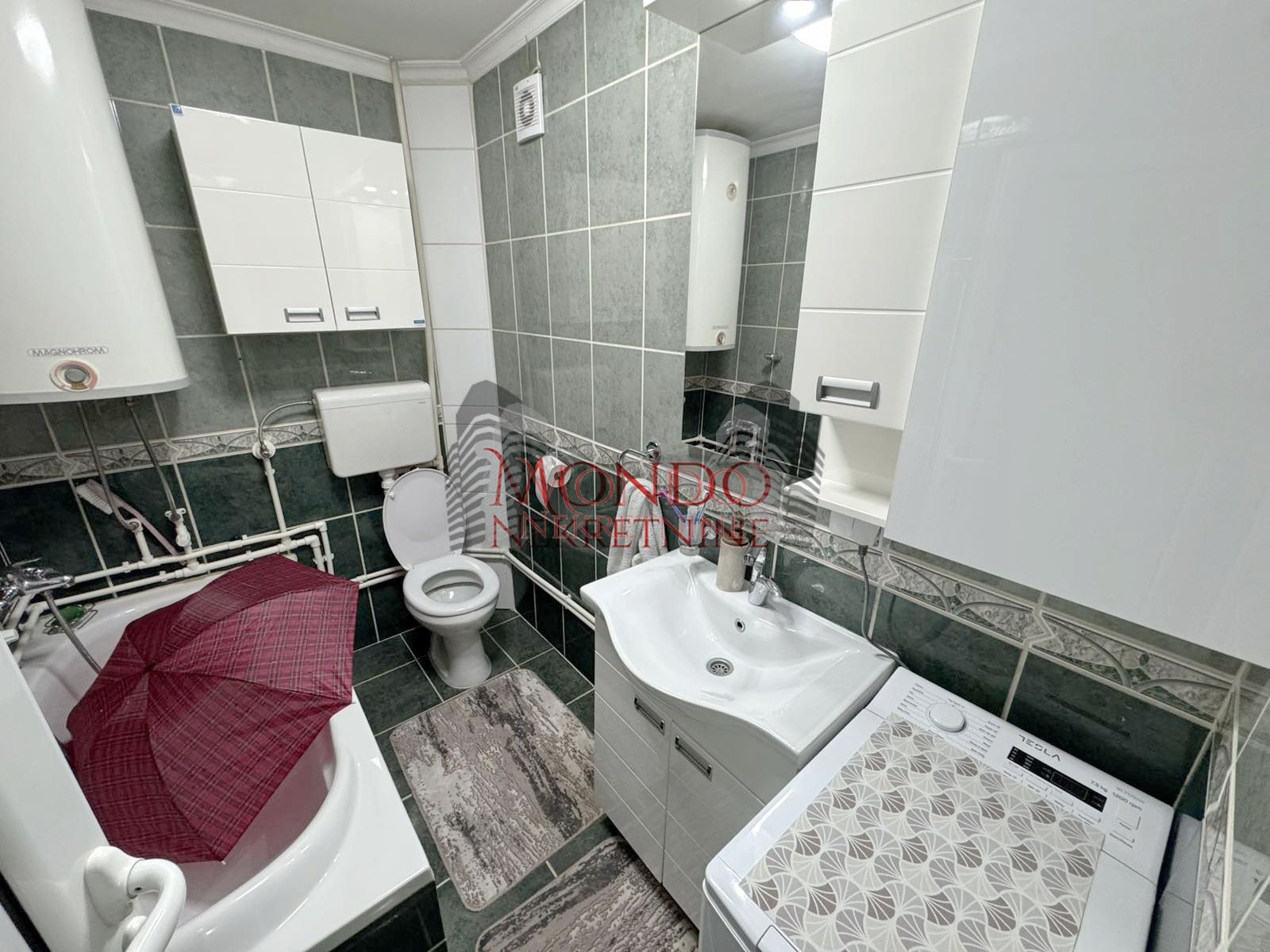 Na prodaju kuca u Donjoj Vrezini u blizini kafane Tri cveta