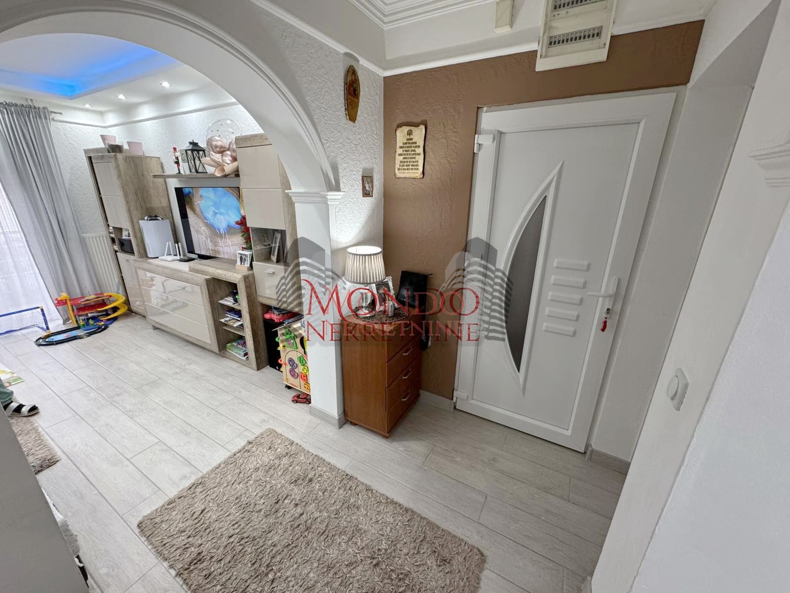 Na prodaju kuca u Donjoj Vrezini u blizini kafane Tri cveta