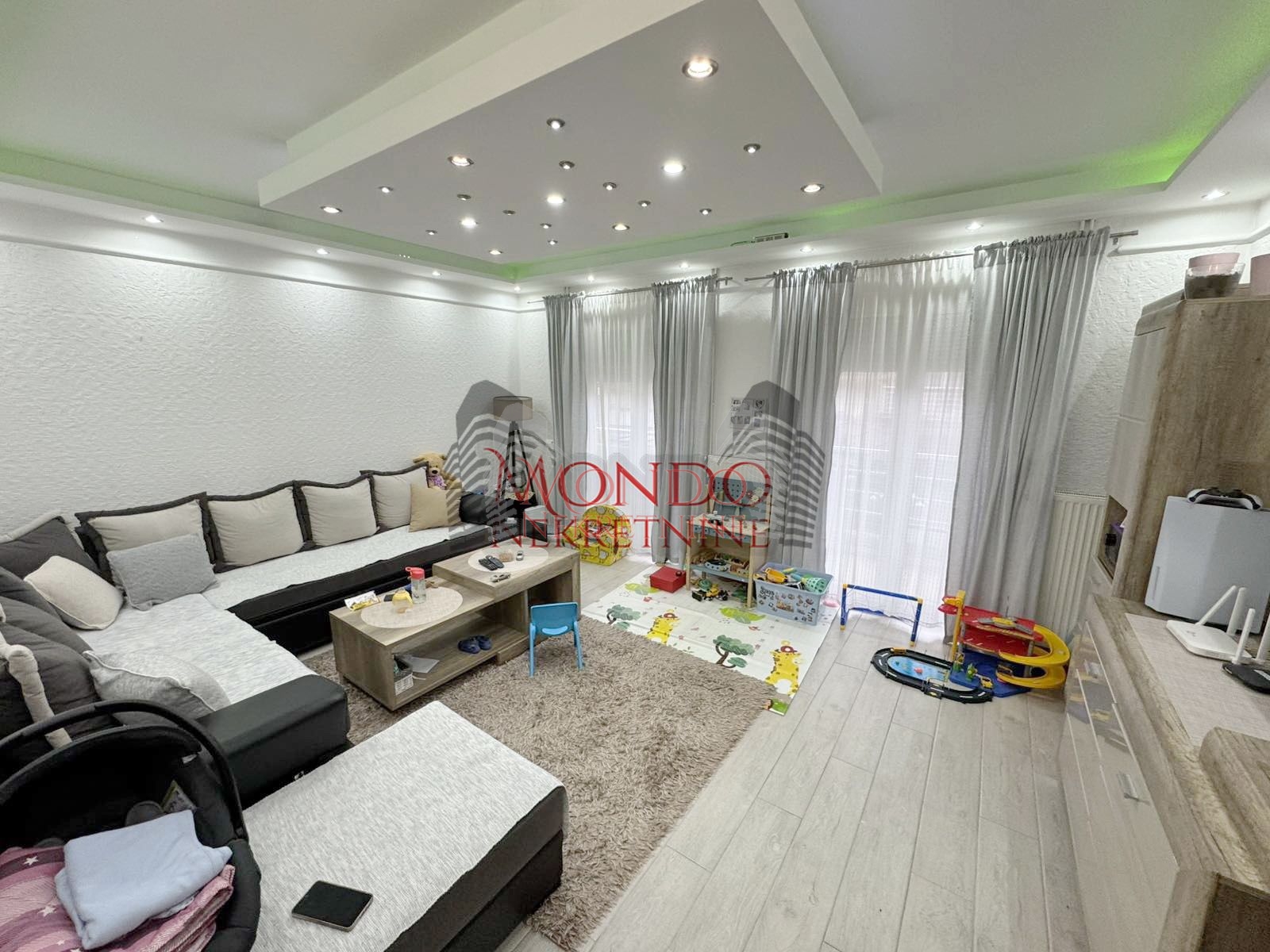 Na prodaju kuca u Donjoj Vrezini u blizini kafane Tri cveta