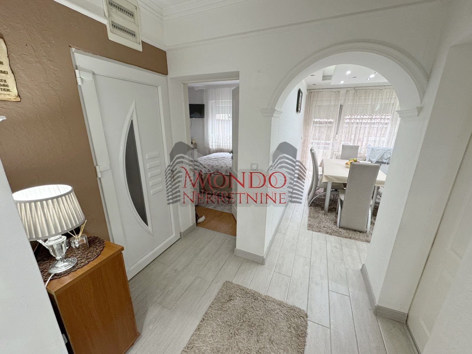 Na prodaju kuca u Donjoj Vrezini u blizini kafane Tri cveta