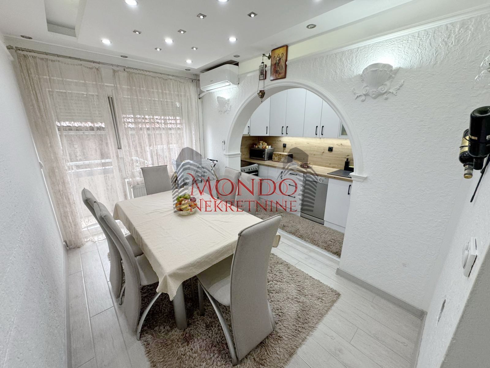 Na prodaju kuca u Donjoj Vrezini u blizini kafane Tri cveta