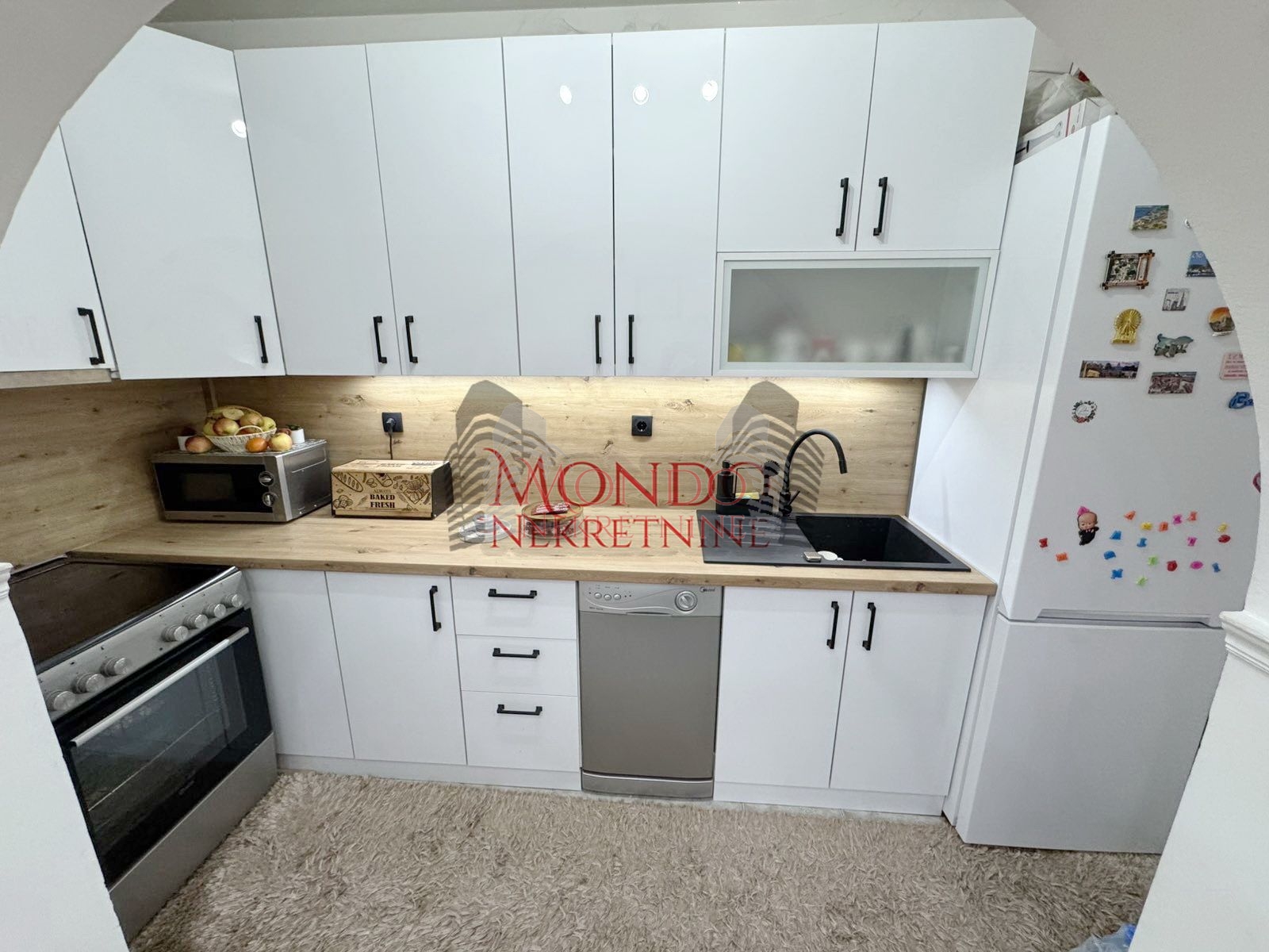 Na prodaju kuca u Donjoj Vrezini u blizini kafane Tri cveta