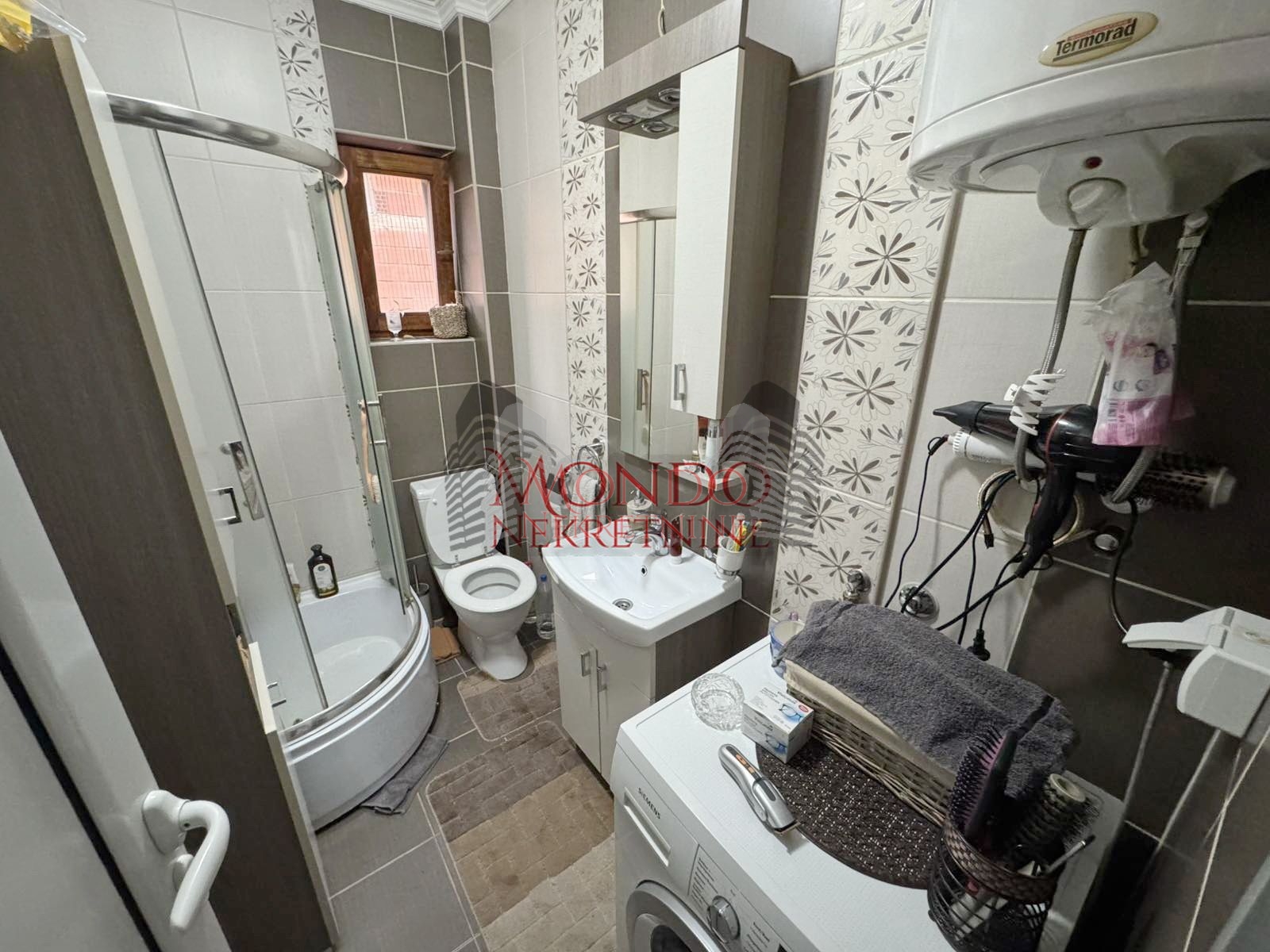 Na prodaju kuca u Donjoj Vrezini u blizini kafane Tri cveta