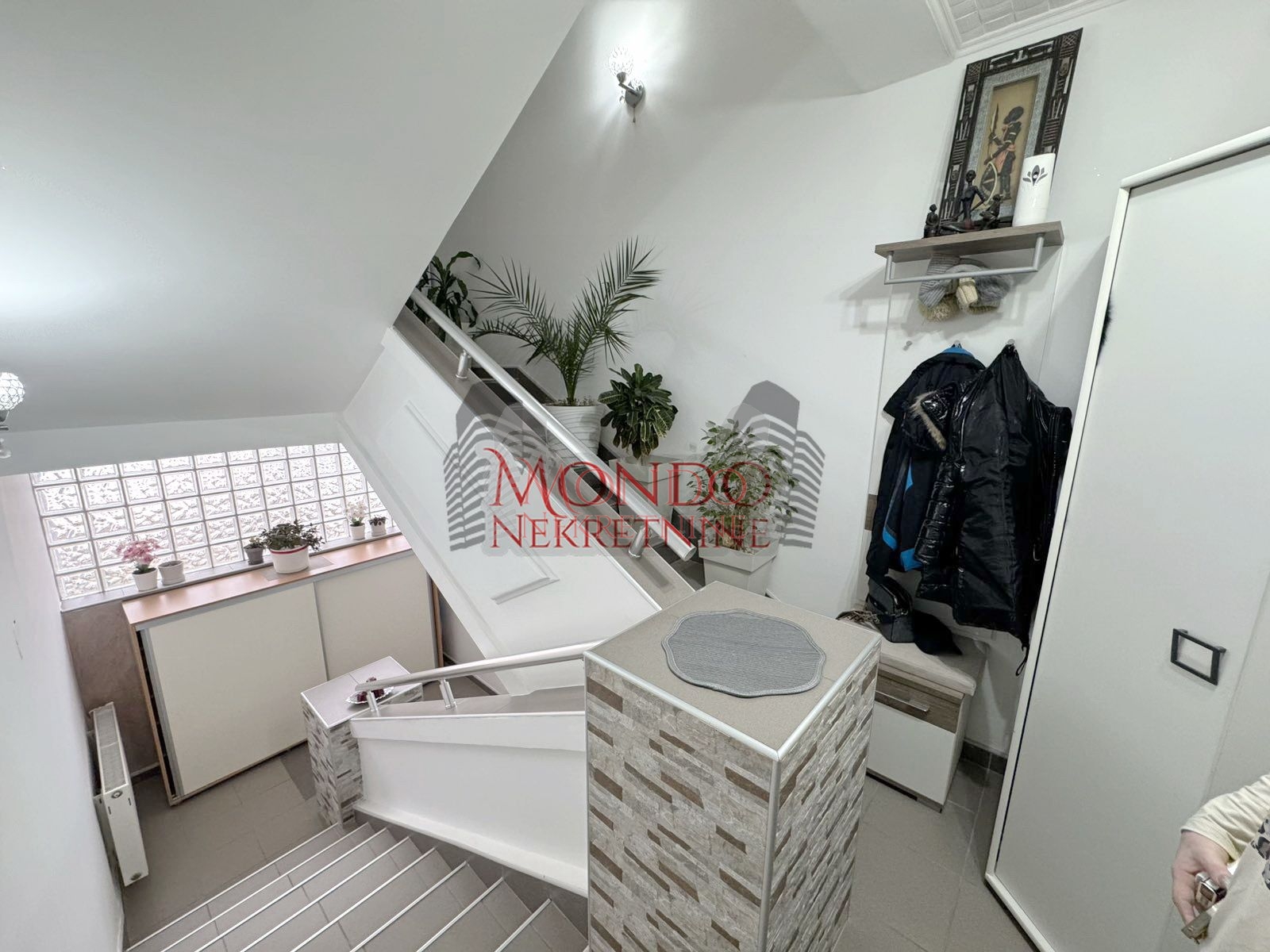 Na prodaju kuca u Donjoj Vrezini u blizini kafane Tri cveta