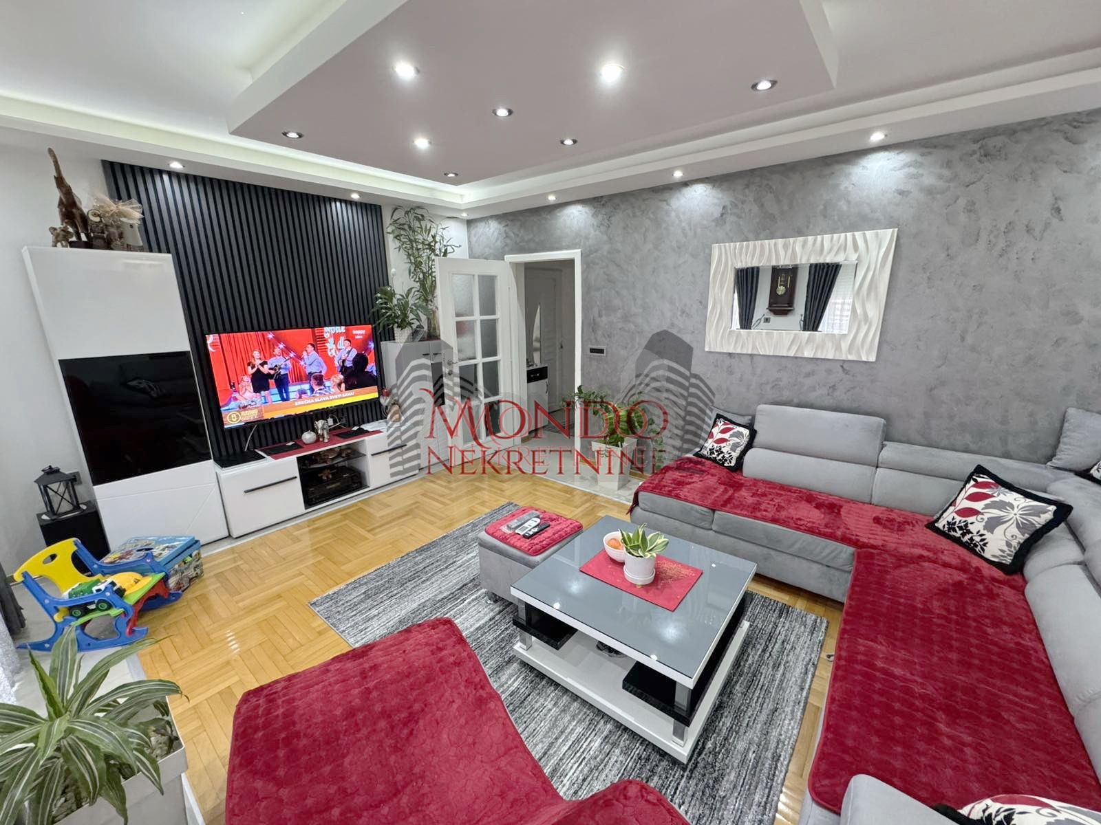 Na prodaju kuca u Donjoj Vrezini u blizini kafane Tri cveta