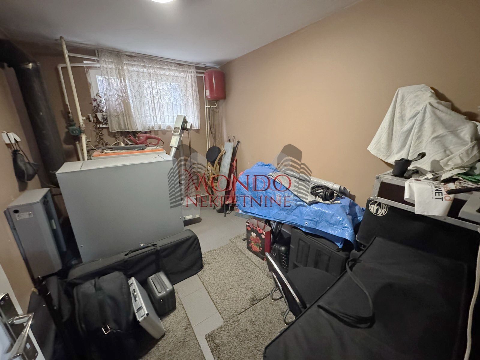 Na prodaju kuca u Donjoj Vrezini u blizini kafane Tri cveta