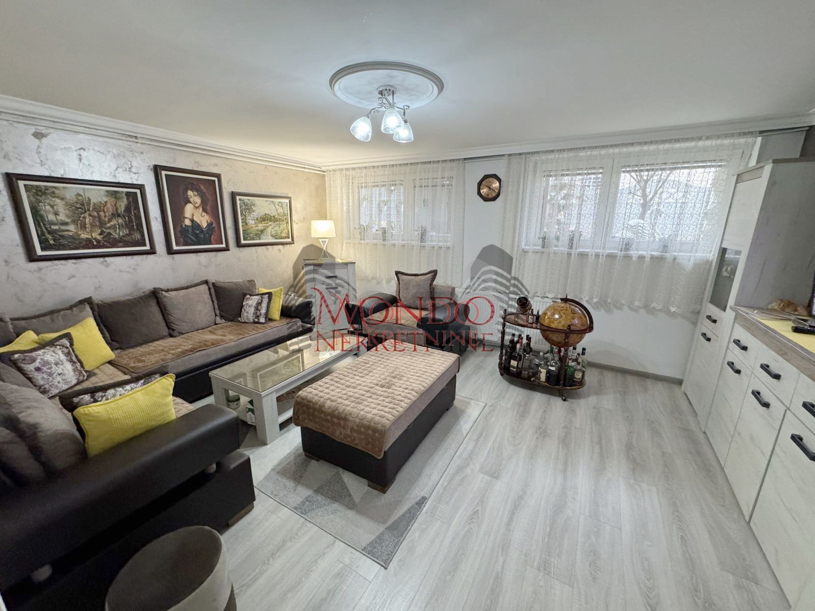 Na prodaju kuca u Donjoj Vrezini u blizini kafane Tri cveta