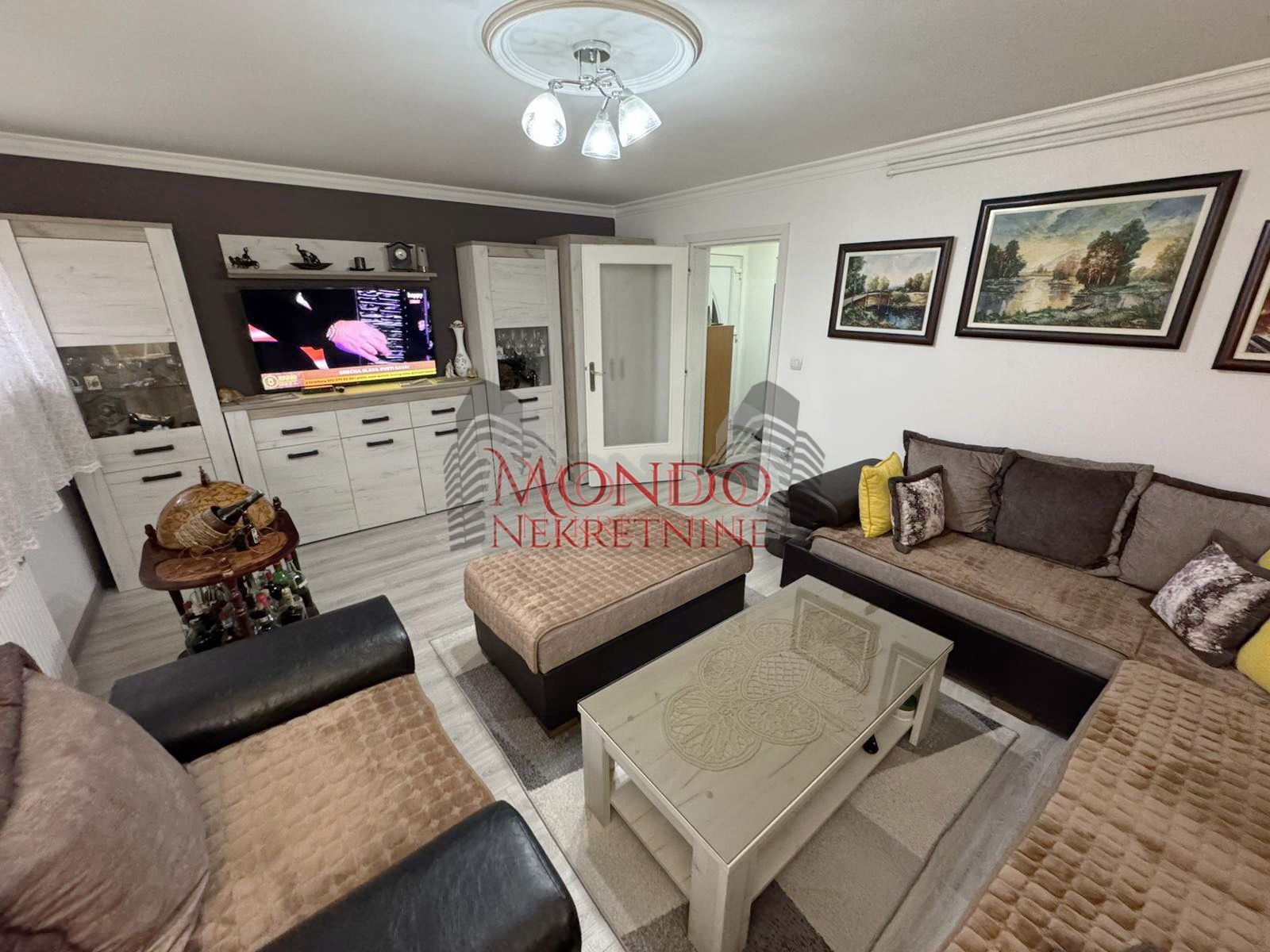 Na prodaju kuca u Donjoj Vrezini u blizini kafane Tri cveta