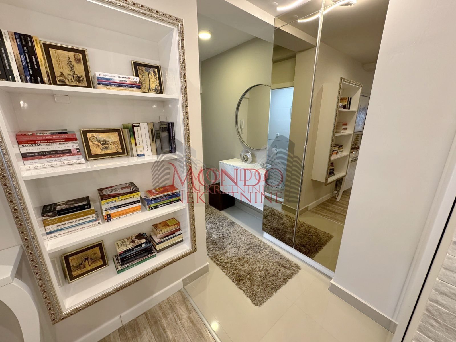 Lux dvoiposoban stan kod Doma Zdravlja, novogradnja, garaza