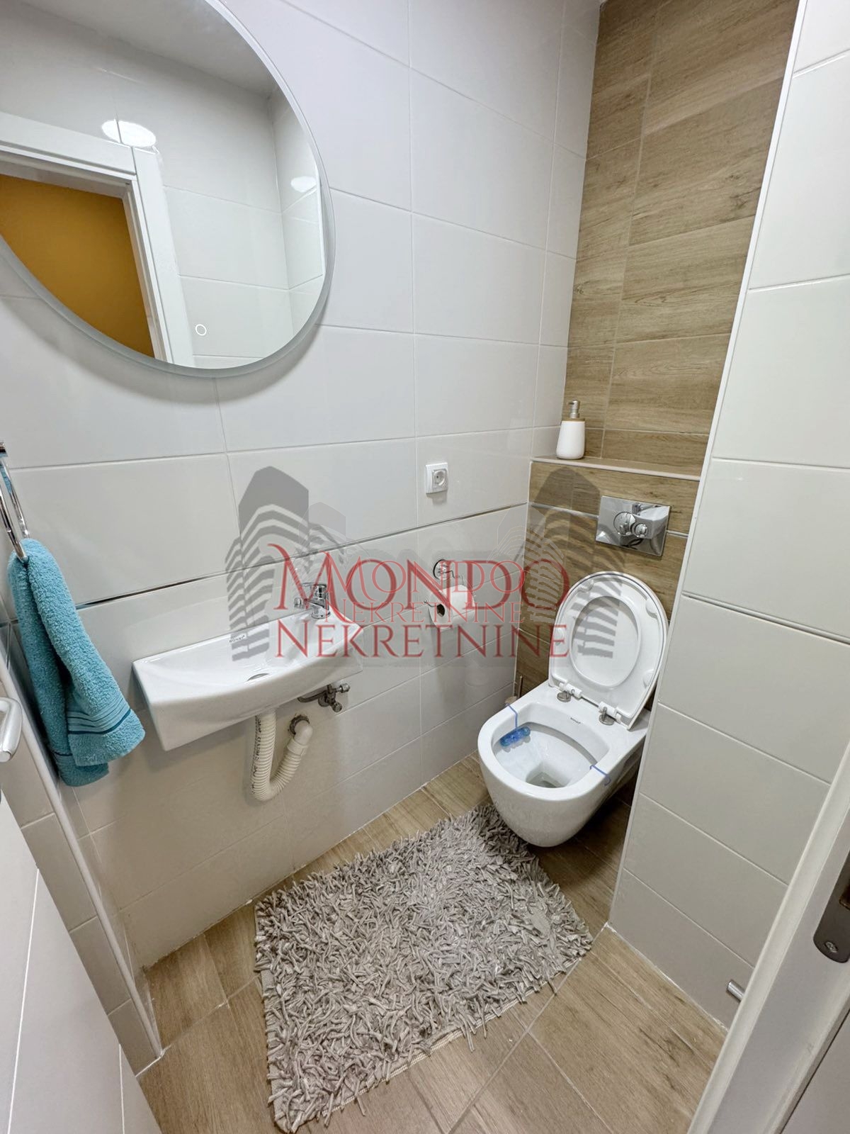 Lux dvoiposoban stan kod Doma Zdravlja, novogradnja, garaza