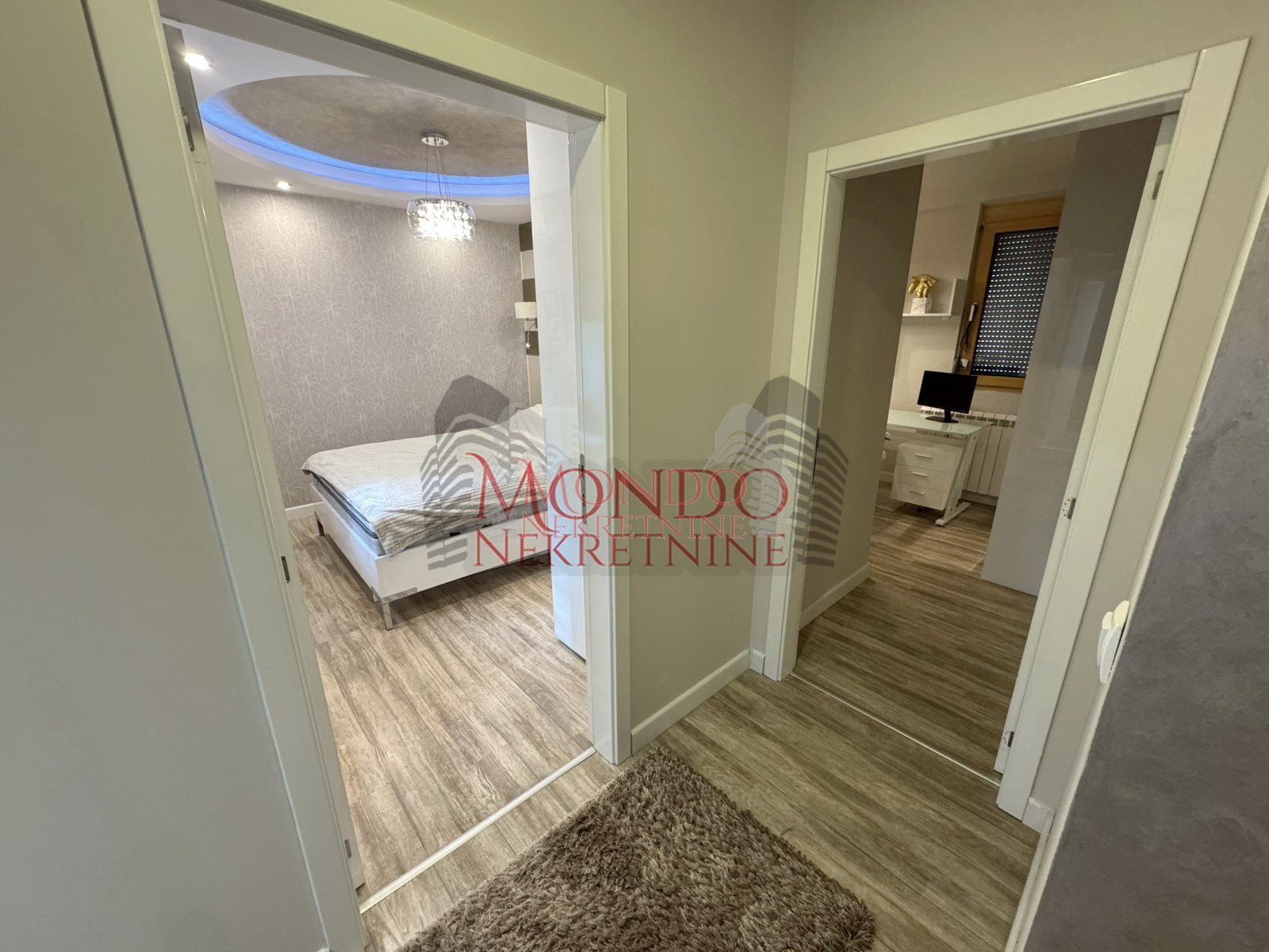 Lux dvoiposoban stan kod Doma Zdravlja, novogradnja, garaza