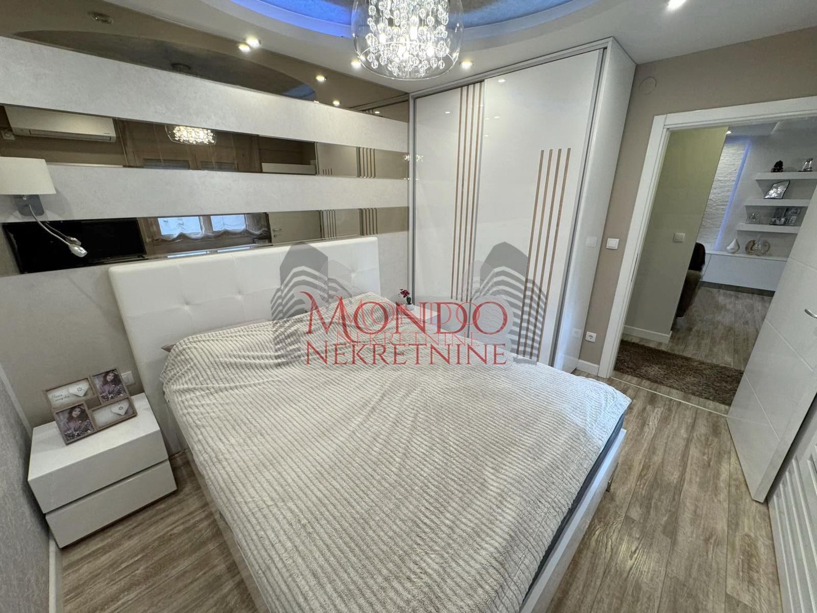 Lux dvoiposoban stan kod Doma Zdravlja, novogradnja, garaza