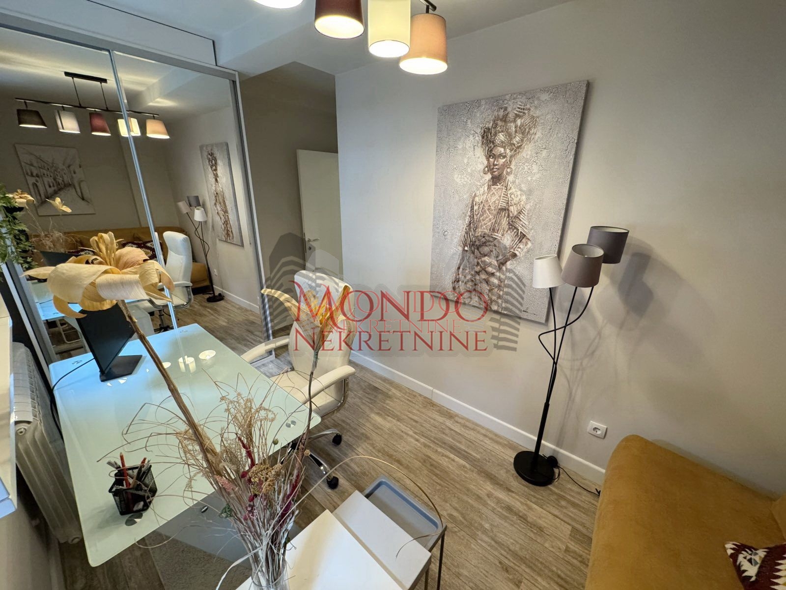 Lux dvoiposoban stan kod Doma Zdravlja, novogradnja, garaza