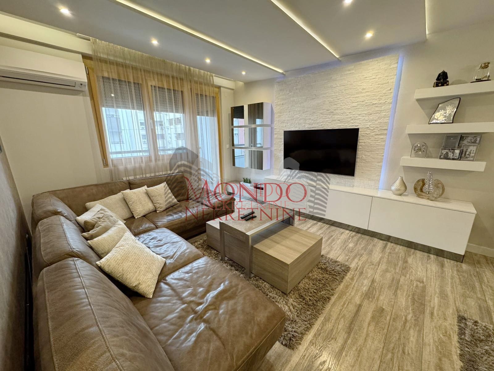 Lux dvoiposoban stan kod Doma Zdravlja, novogradnja, garaza