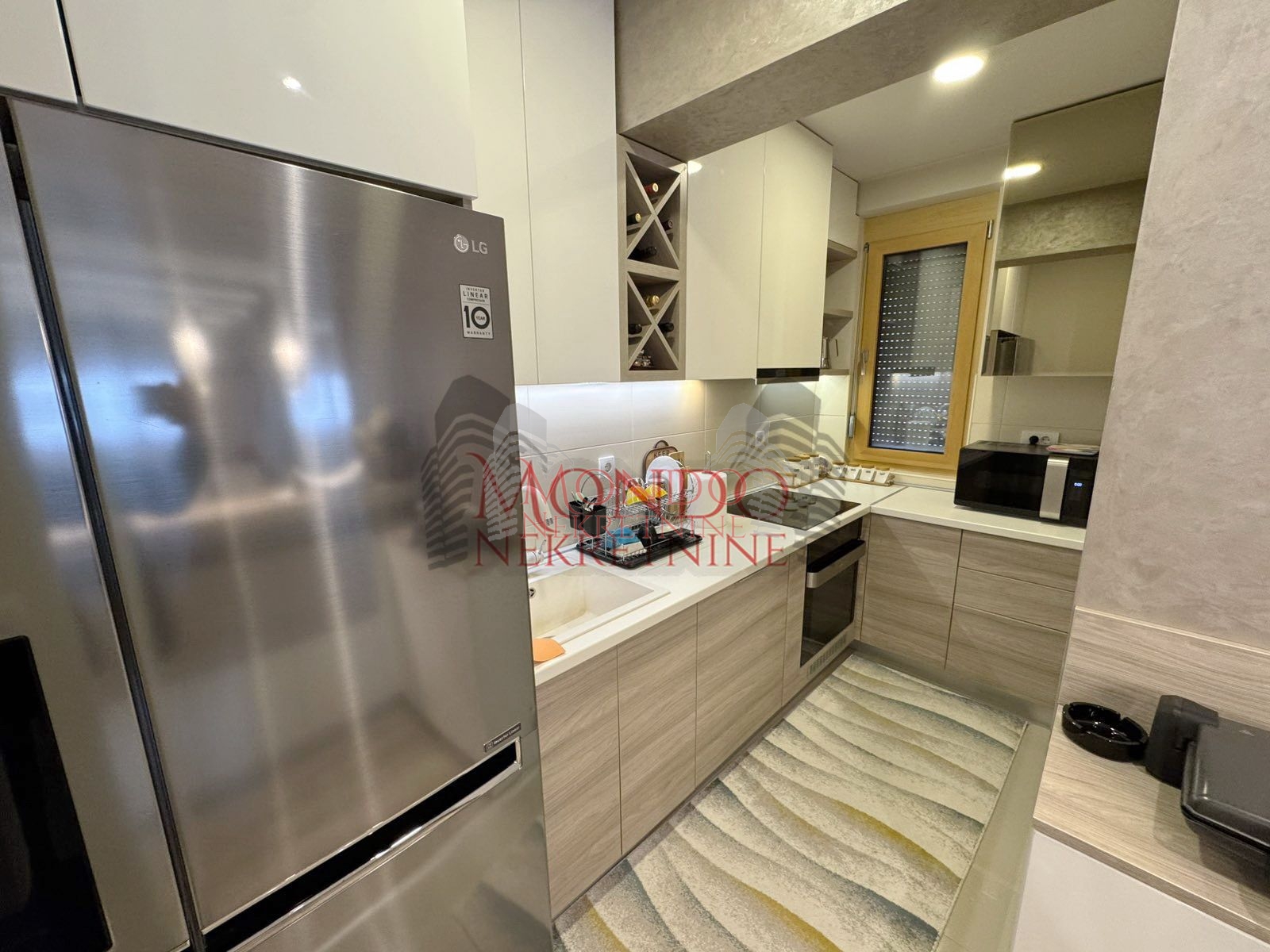 Lux dvoiposoban stan kod Doma Zdravlja, novogradnja, garaza