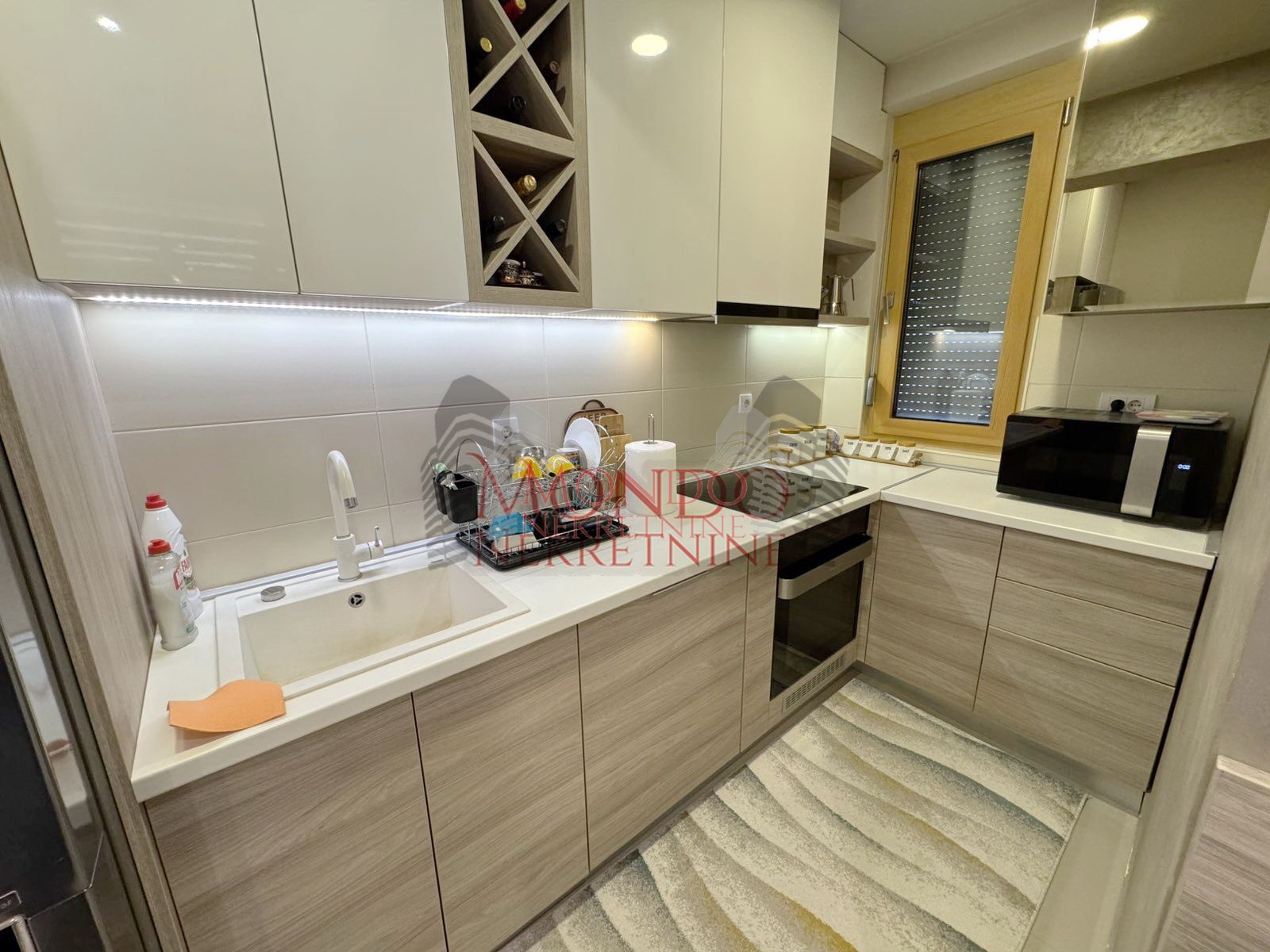 Lux dvoiposoban stan kod Doma Zdravlja, novogradnja, garaza