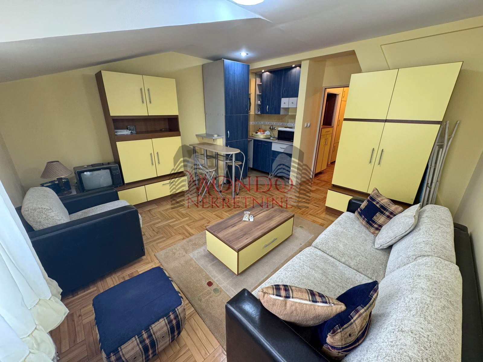 Garsonjera u samom centru grada iza Kalce