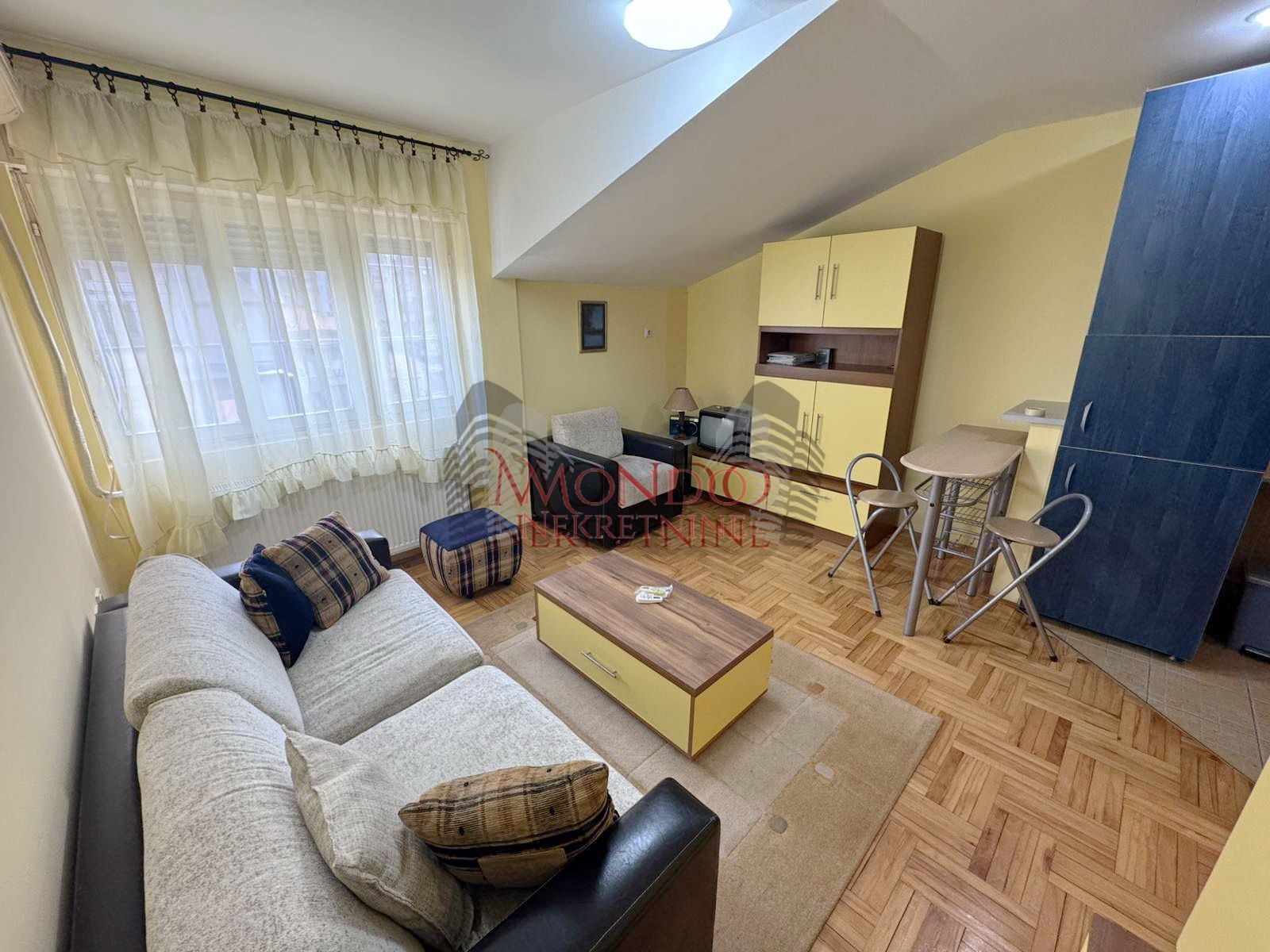 Garsonjera u samom centru grada iza Kalce