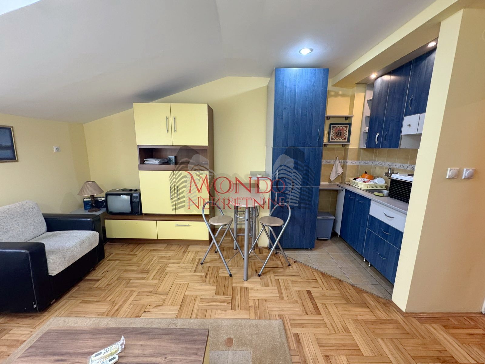 Garsonjera u samom centru grada iza Kalce