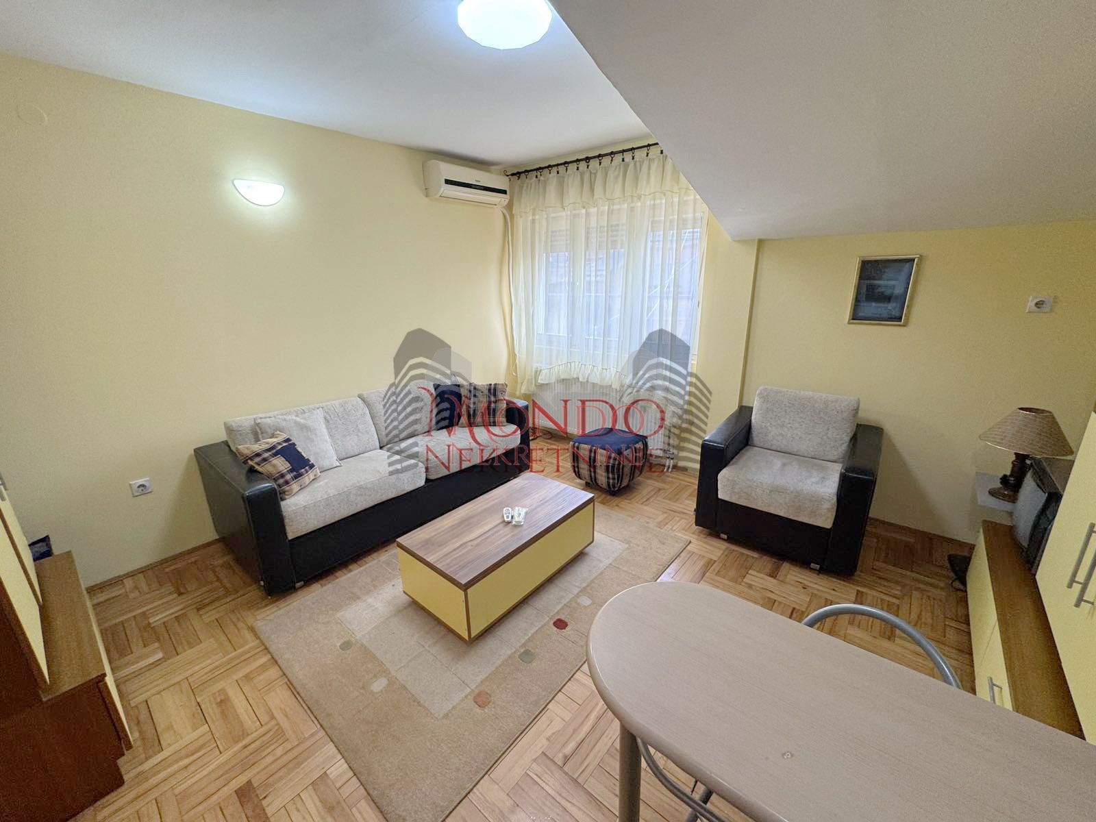 Garsonjera u samom centru grada iza Kalce