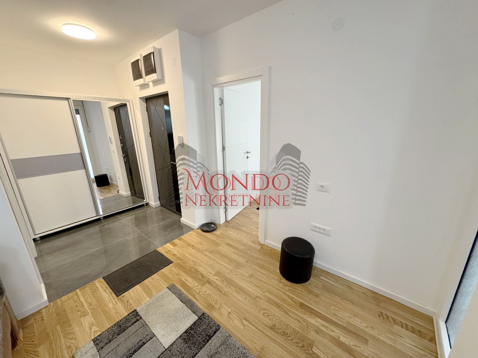 Jednoiposoban stan u novoj zgradi kod Bubanjske pijace i Difa