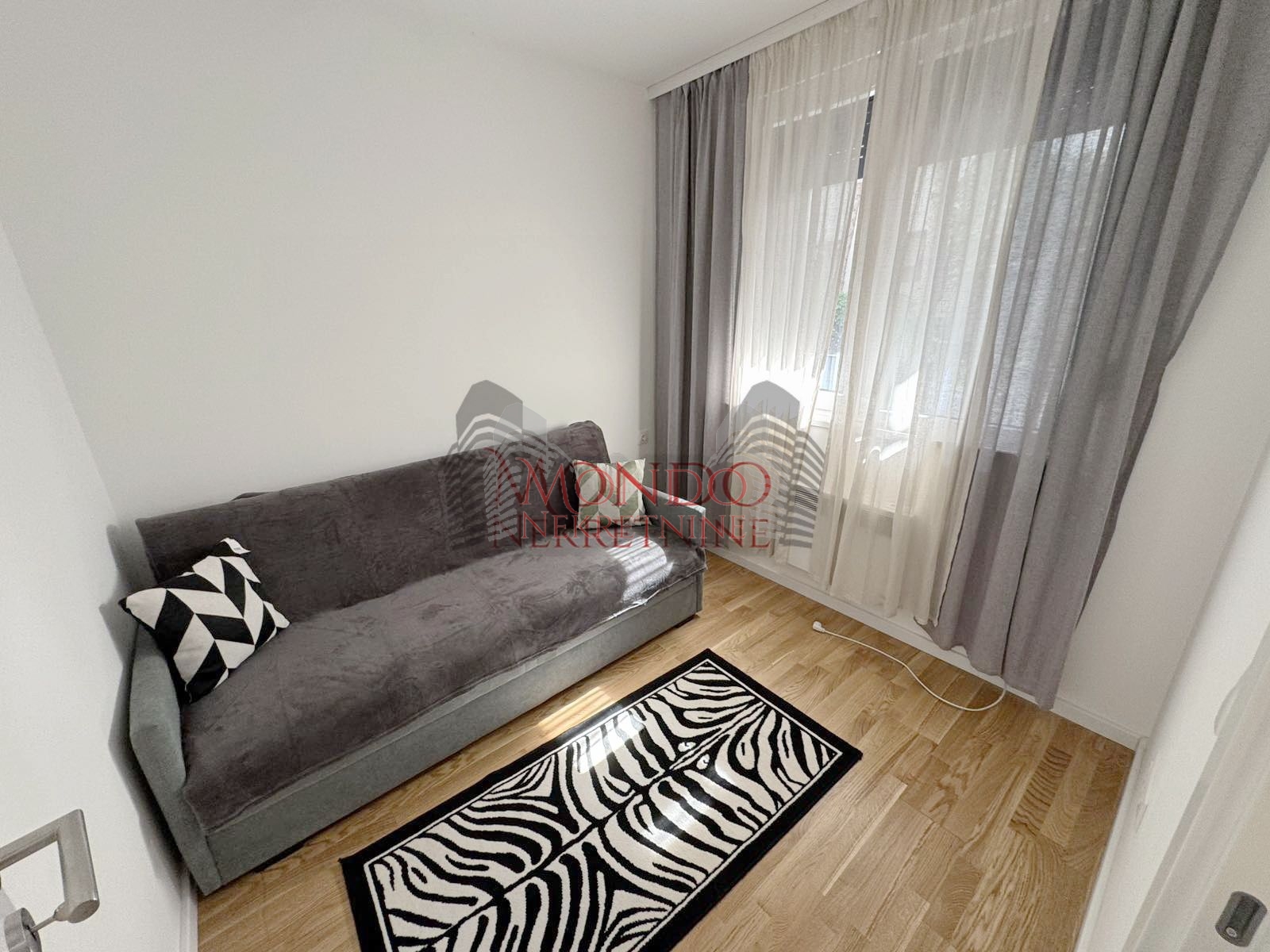 Jednoiposoban stan u novoj zgradi kod Bubanjske pijace i Difa