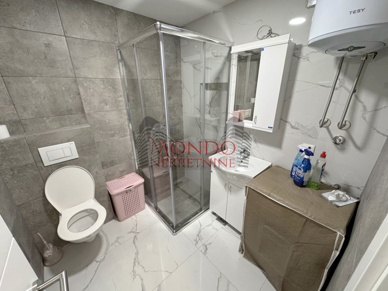 Jednoiposoban stan u novoj zgradi kod Bubanjske pijace i Difa