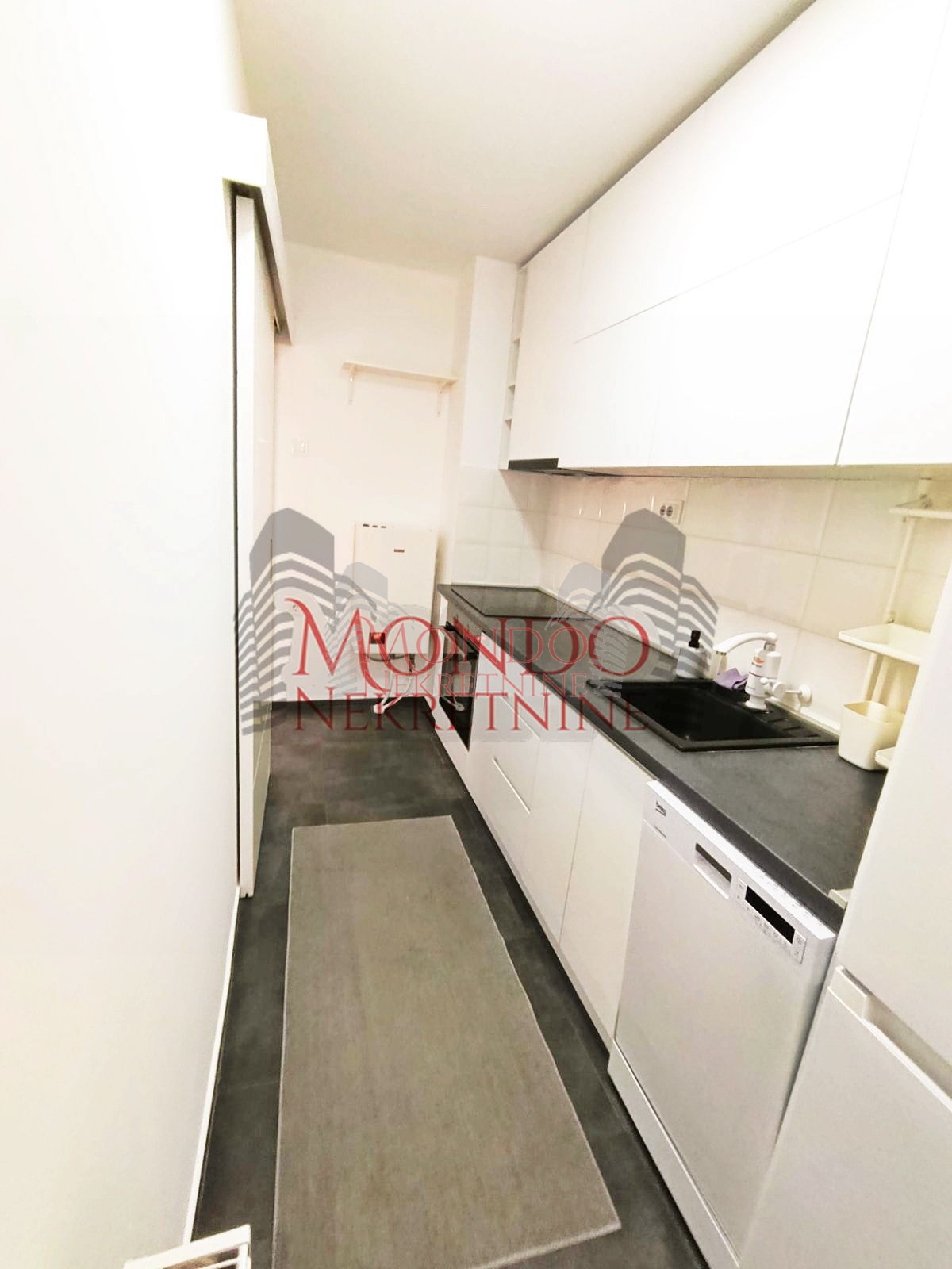 Trosoban stan na Bulevaru Nemanjića