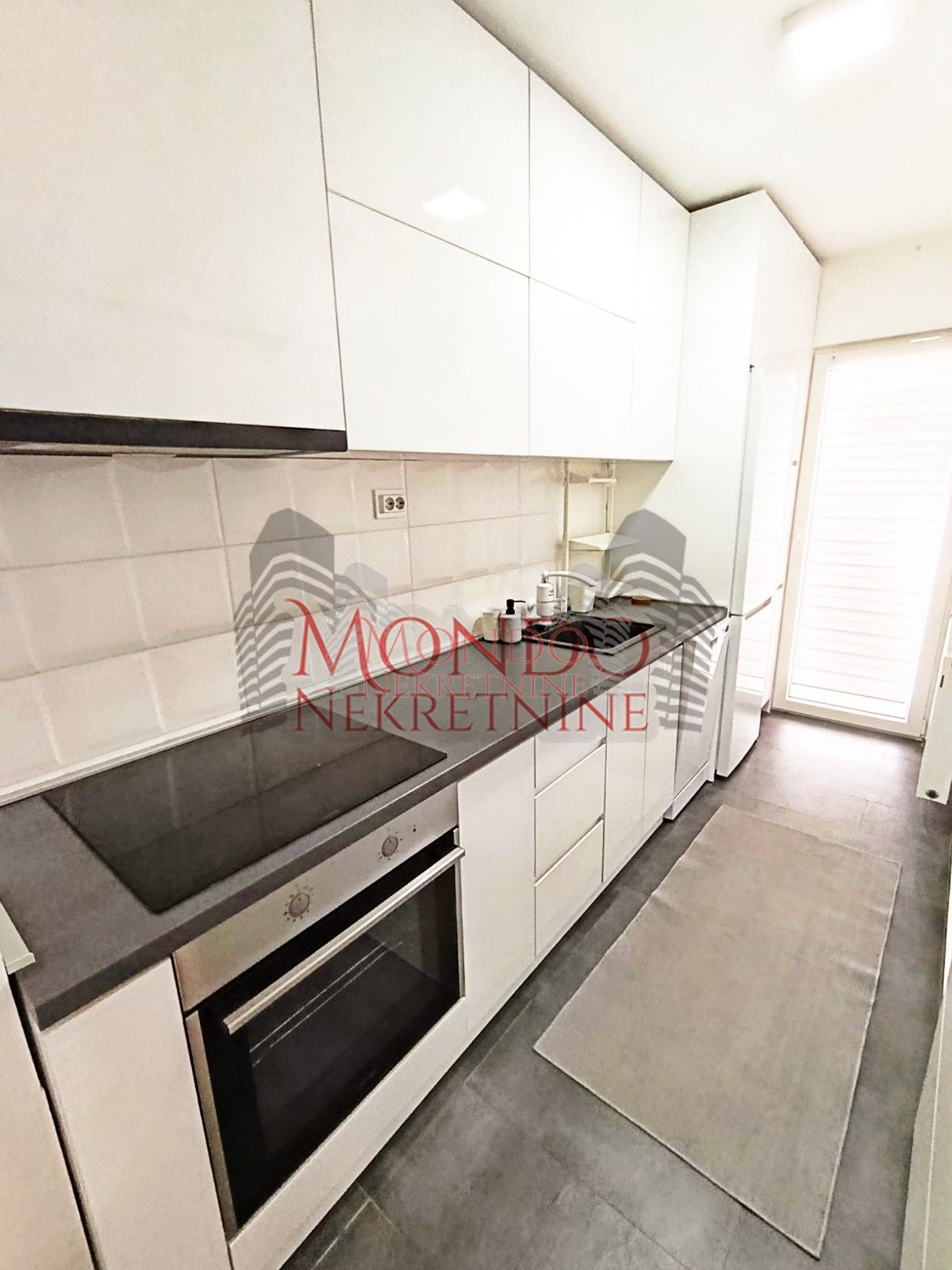 Trosoban stan na Bulevaru Nemanjića