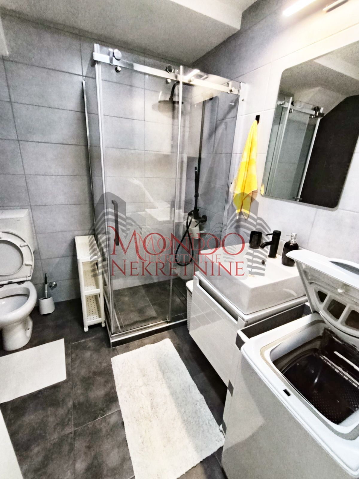 Trosoban stan na Bulevaru Nemanjića