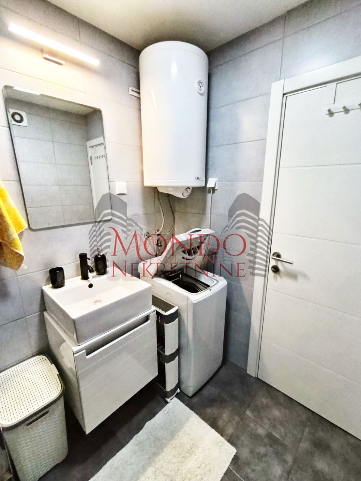 Trosoban stan na Bulevaru Nemanjića