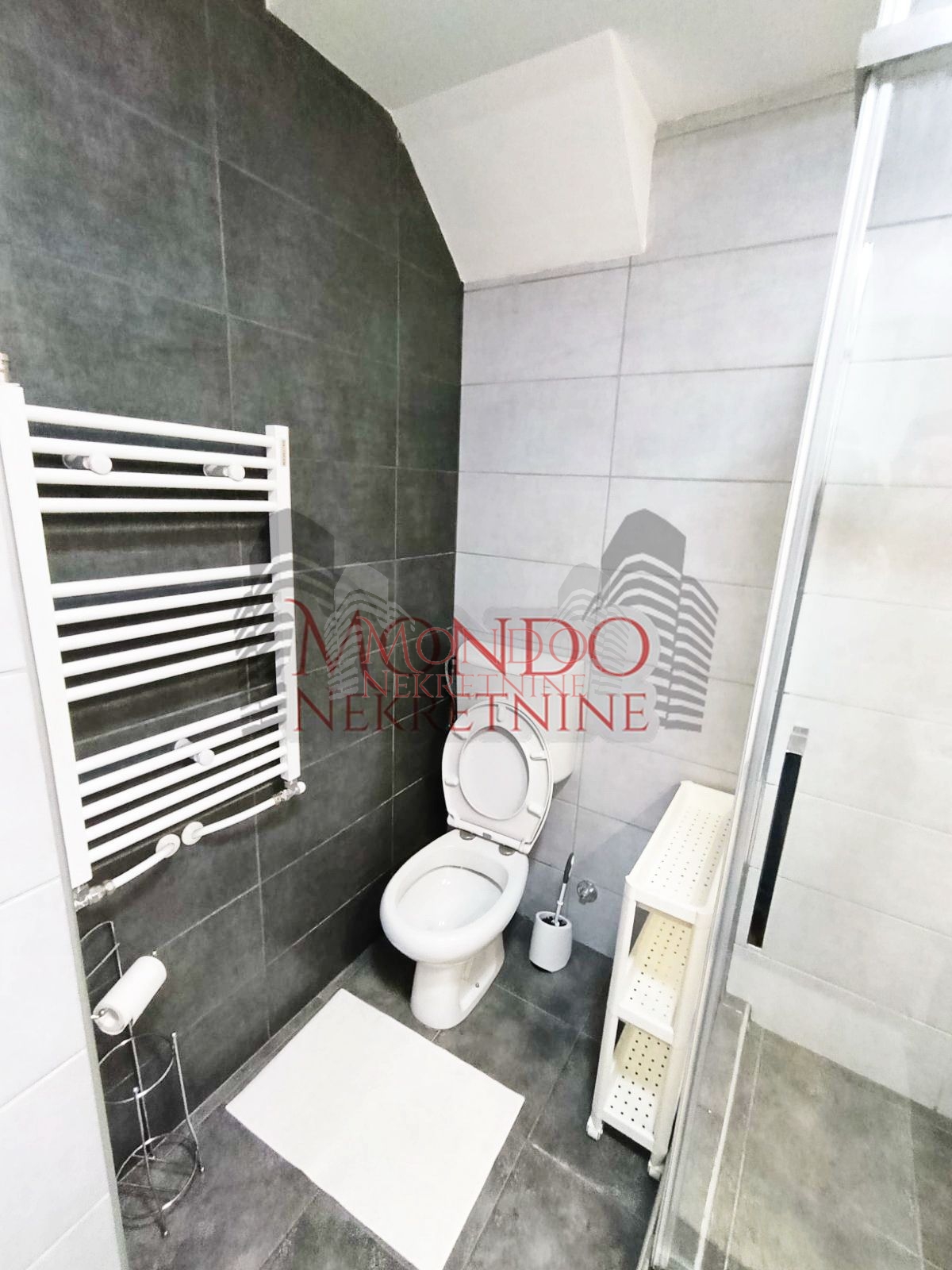 Trosoban stan na Bulevaru Nemanjića