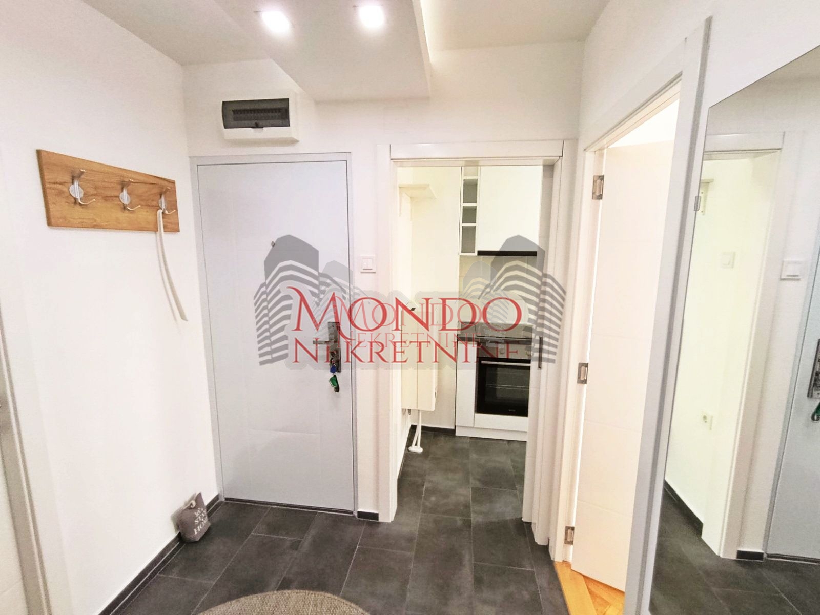 Trosoban stan na Bulevaru Nemanjića