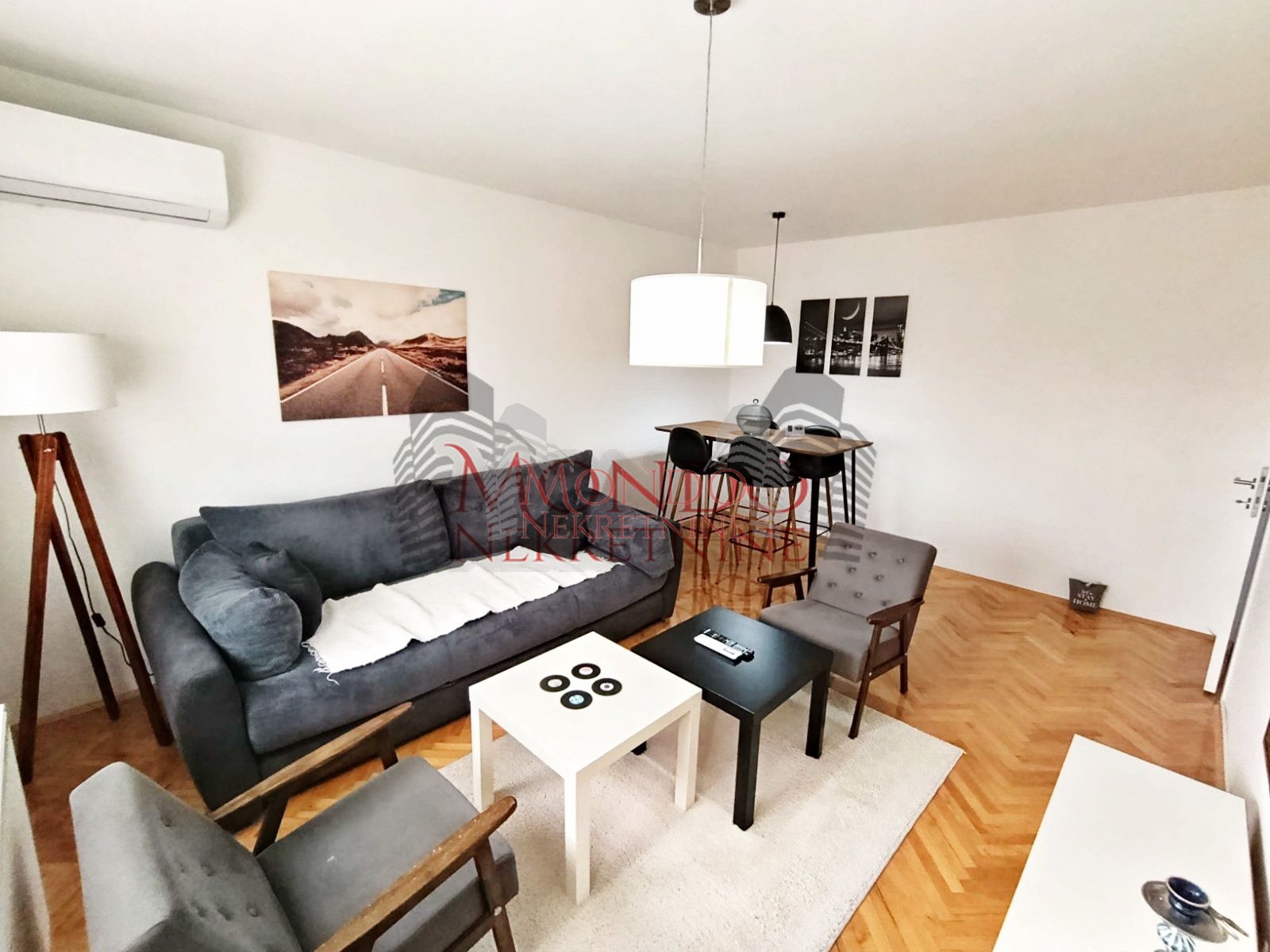 Trosoban stan na Bulevaru Nemanjića