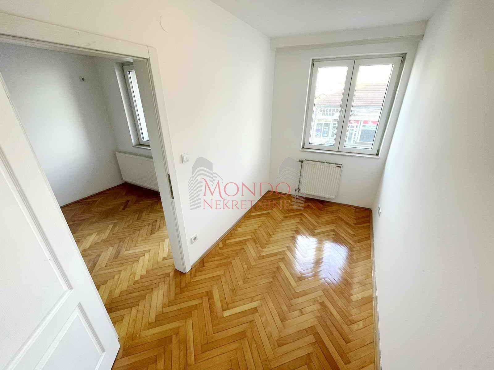 Jednoiposoban stan kao poslovni prostor, c. pevac, Niš