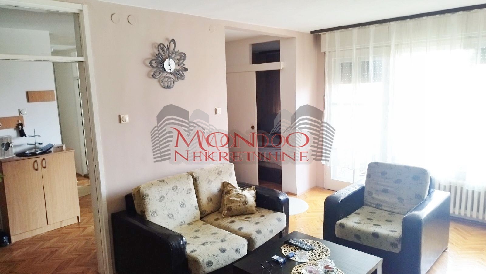 Prodaje se četvorosoban vojni stan na Trošarini