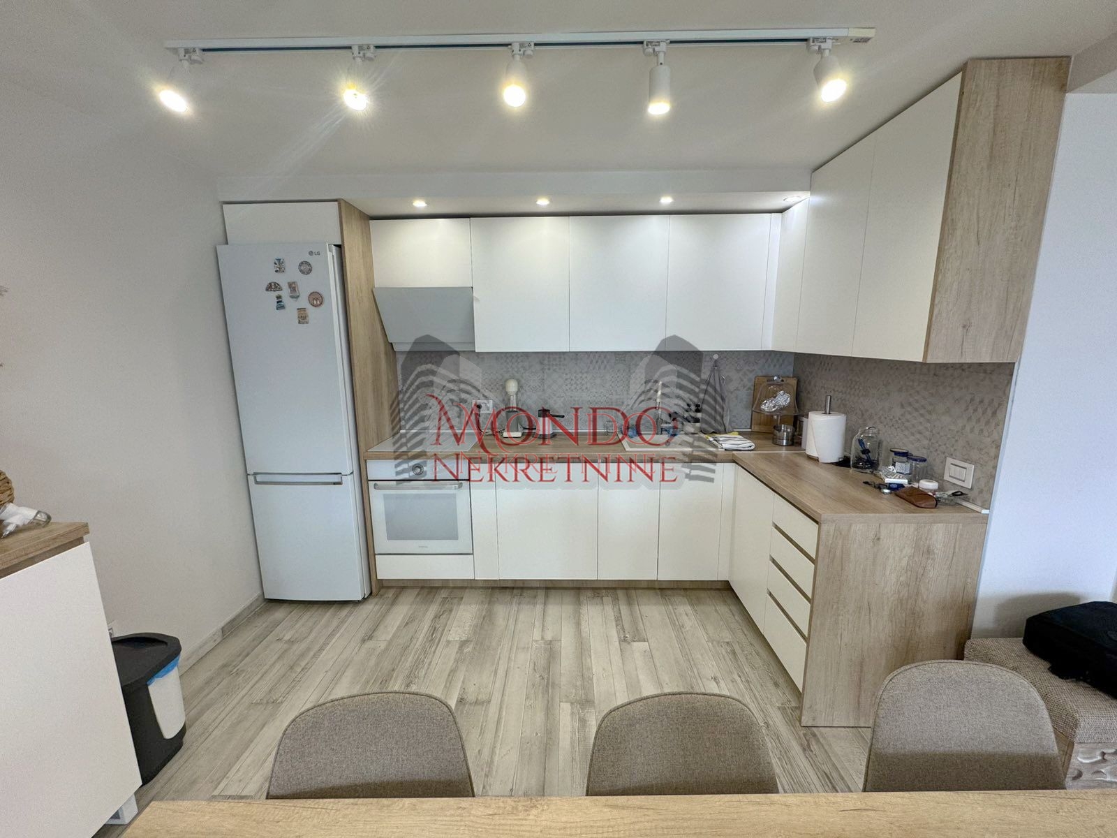 Nova kuca sa bazenom, naselje put za Donje Vlase