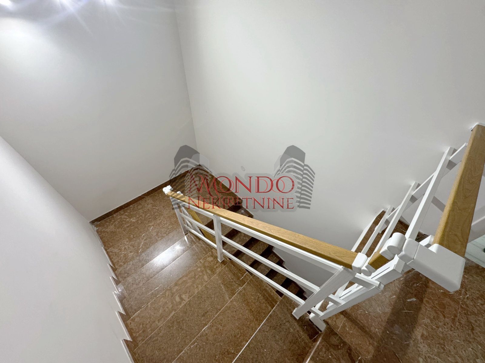 Nova kuca sa bazenom, naselje put za Donje Vlase