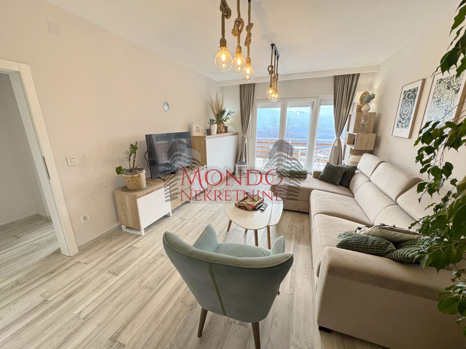 Nova kuca sa bazenom, naselje put za Donje Vlase