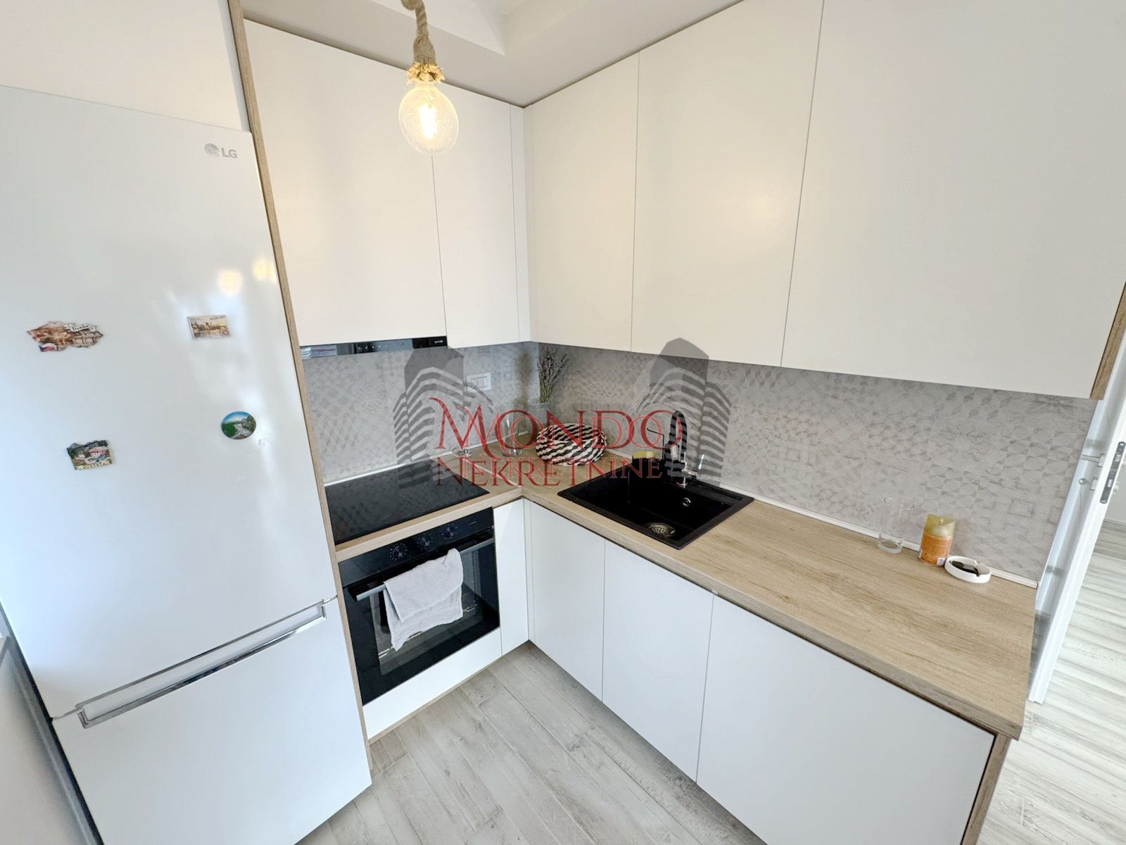 Nova kuca sa bazenom, naselje put za Donje Vlase