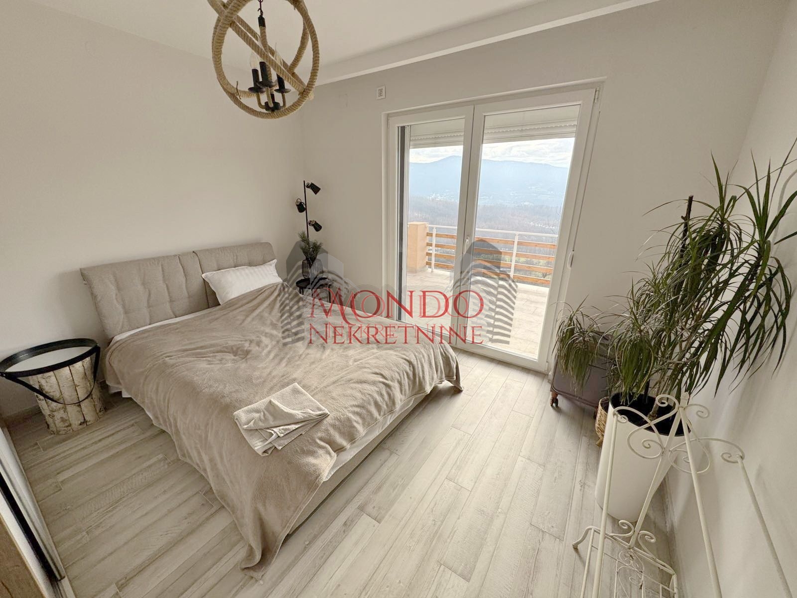 Nova kuca sa bazenom, naselje put za Donje Vlase