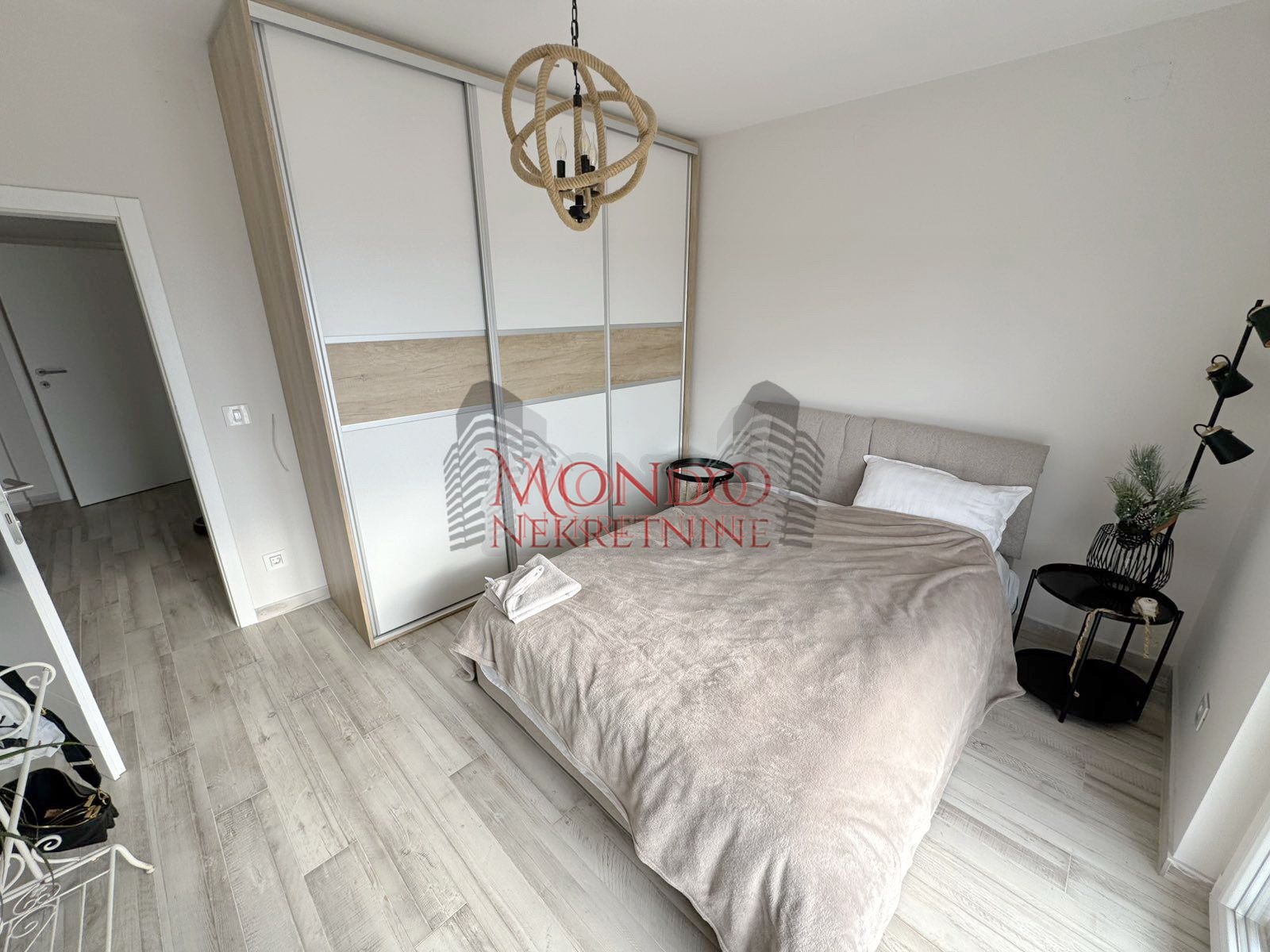 Nova kuca sa bazenom, naselje put za Donje Vlase