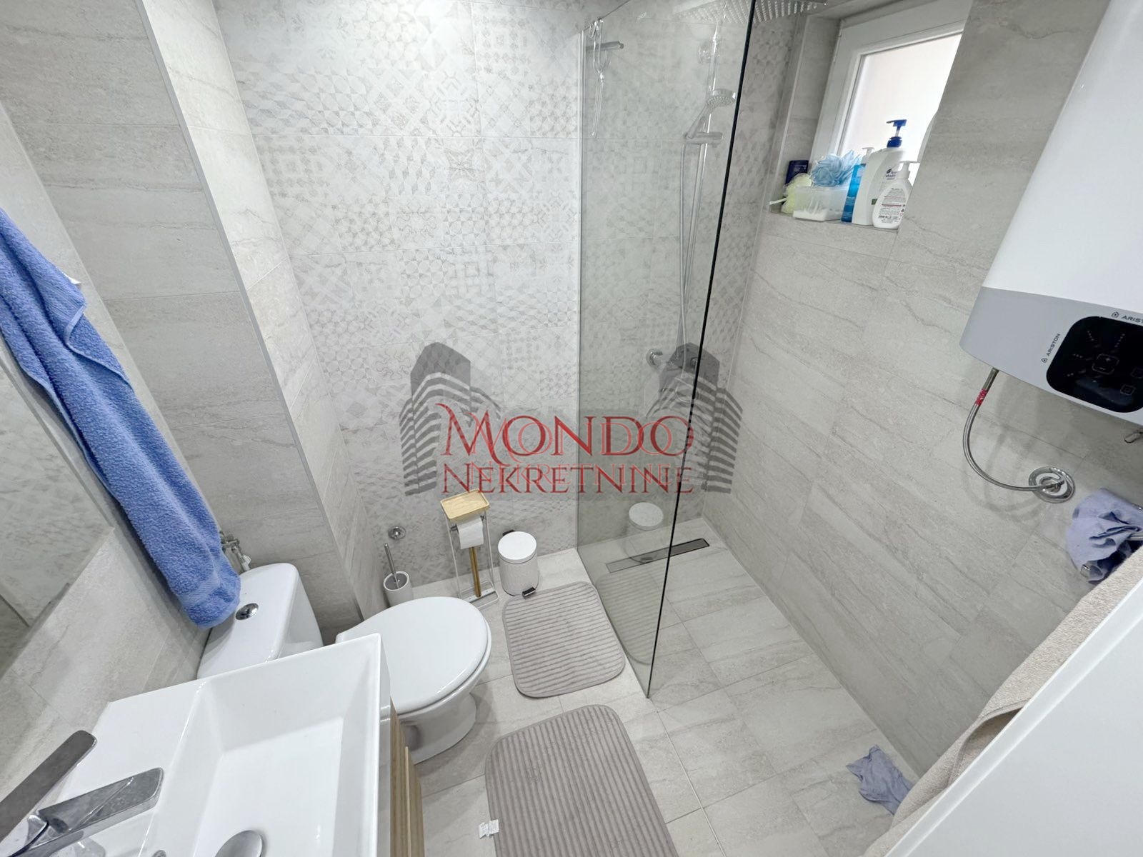 Nova kuca sa bazenom, naselje put za Donje Vlase