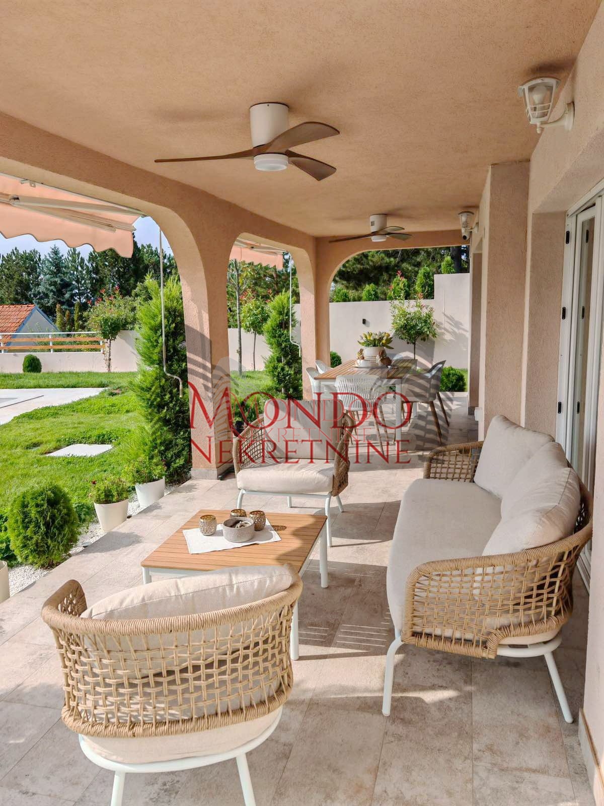 Nova kuca sa bazenom, naselje put za Donje Vlase