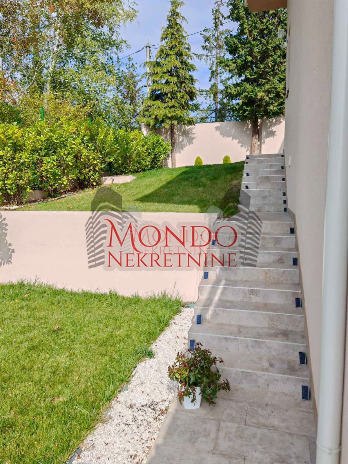 Nova kuca sa bazenom, naselje put za Donje Vlase